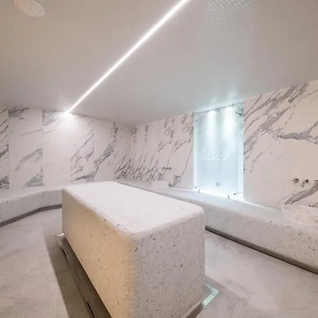 아파트 Woodside Residences & *