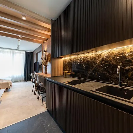 아파트 Woodside Residences & *