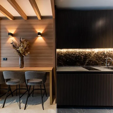 Woodside Residences & 아파트 *