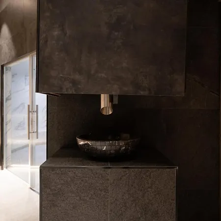 아파트 Woodside Residences & *