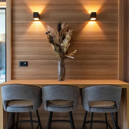 아파트 Woodside Residences &