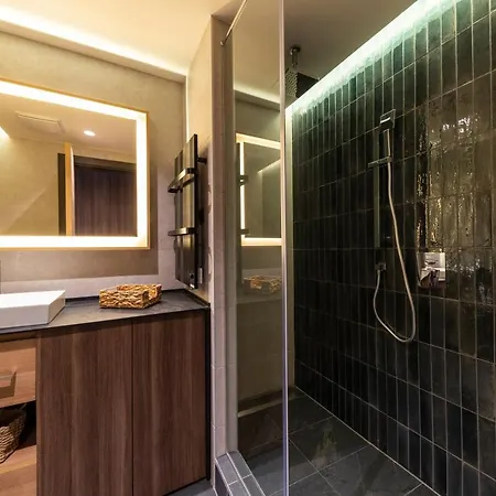 Woodside Residences & Apartment *