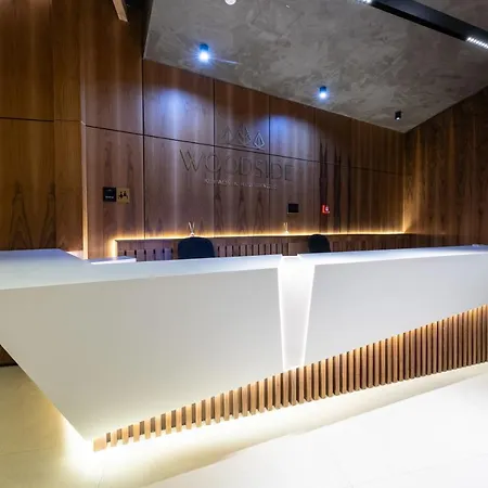 Woodside Residences & 아파트