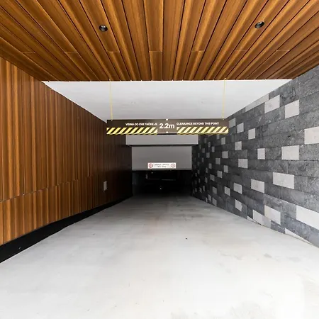 Woodside Residences & 아파트