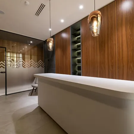 아파트 Woodside Residences & *