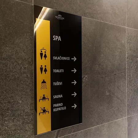 아파트 Woodside Residences &