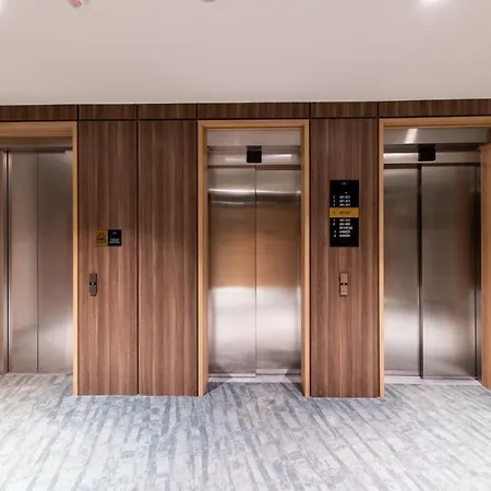 아파트 Woodside Residences & *