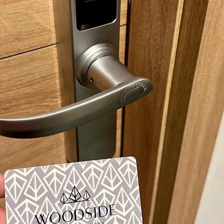 아파트 Woodside Residences & *