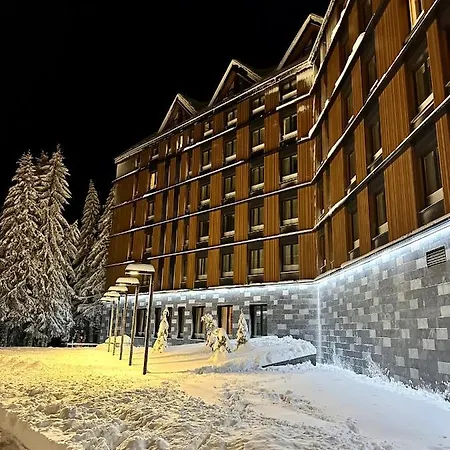 아파트 Woodside Residences & *