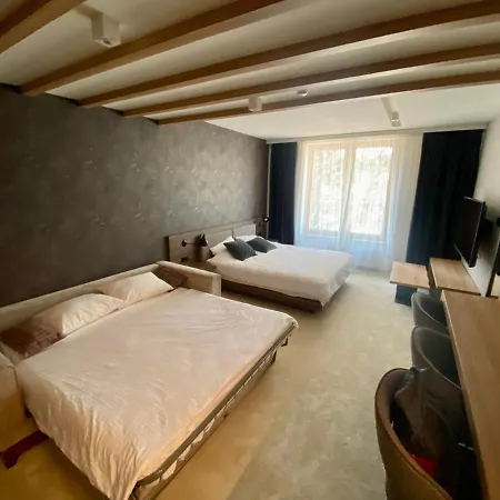 아파트 Woodside Residences & 카파오닉